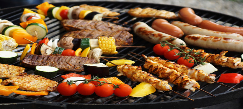 Grillrost mit Fleisch und Gemüse
