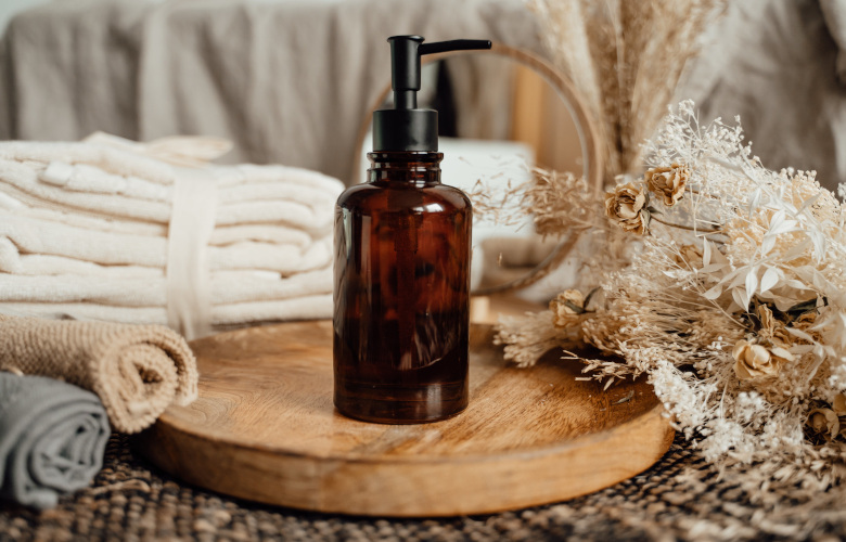 Wellness-Momente stilvoll zelebrieren Handtücher und Pflege-Öle als Geschenk für Saunagänger