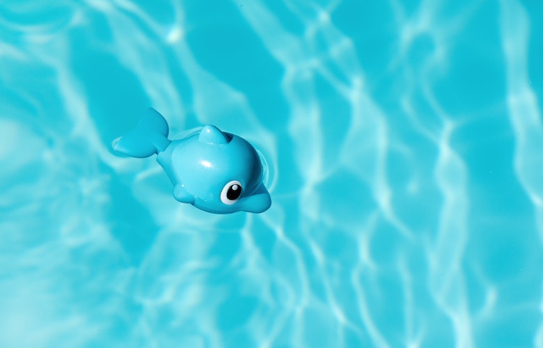 Schwimmtiere für Babys als Spielzeug im Whirlpool