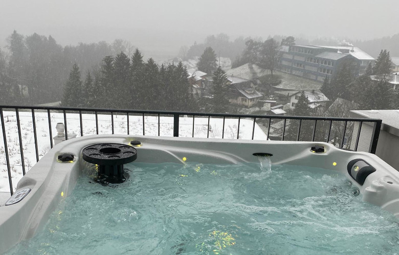 Whirlpool im Winterschnee 