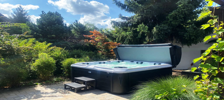 Whirlpool das ganze Jahr nutzen - Whirlpool im Garten