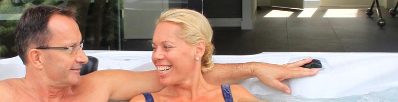 Whirlpool Nachbar Lärm: badendes Paar
