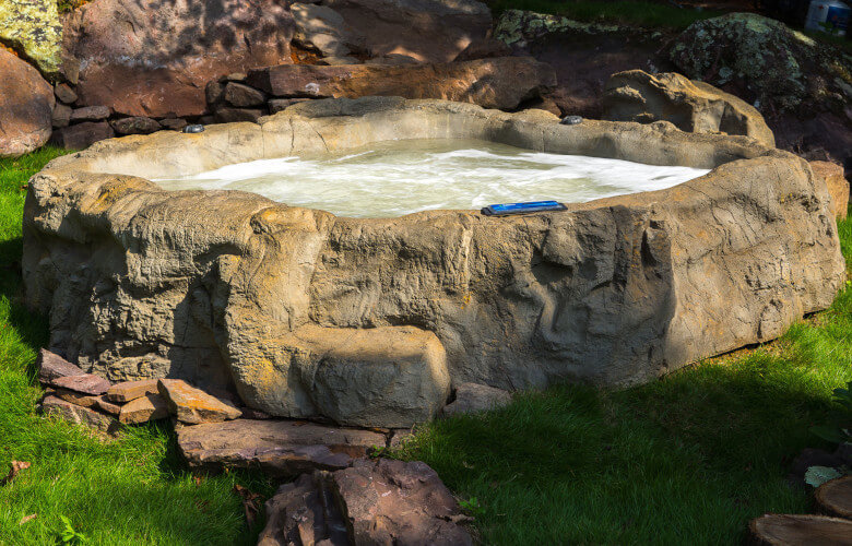 Whirlpool der aussieht wie ein Felsenbecken