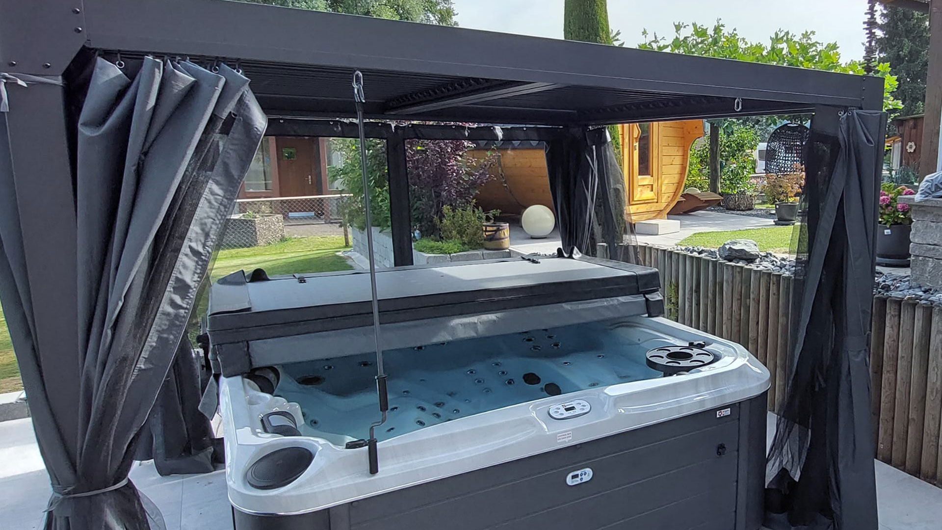 Malibu mit Pergola