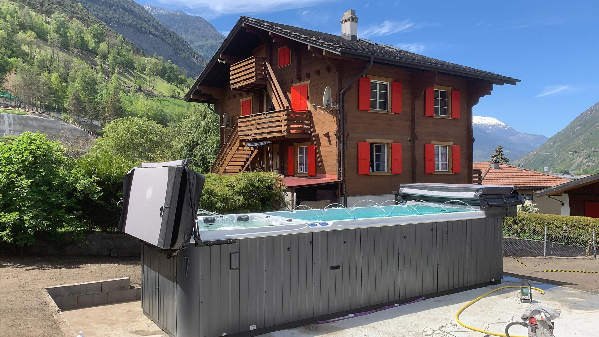 Arrigato-Referenz: Swim Spa vor Chalet