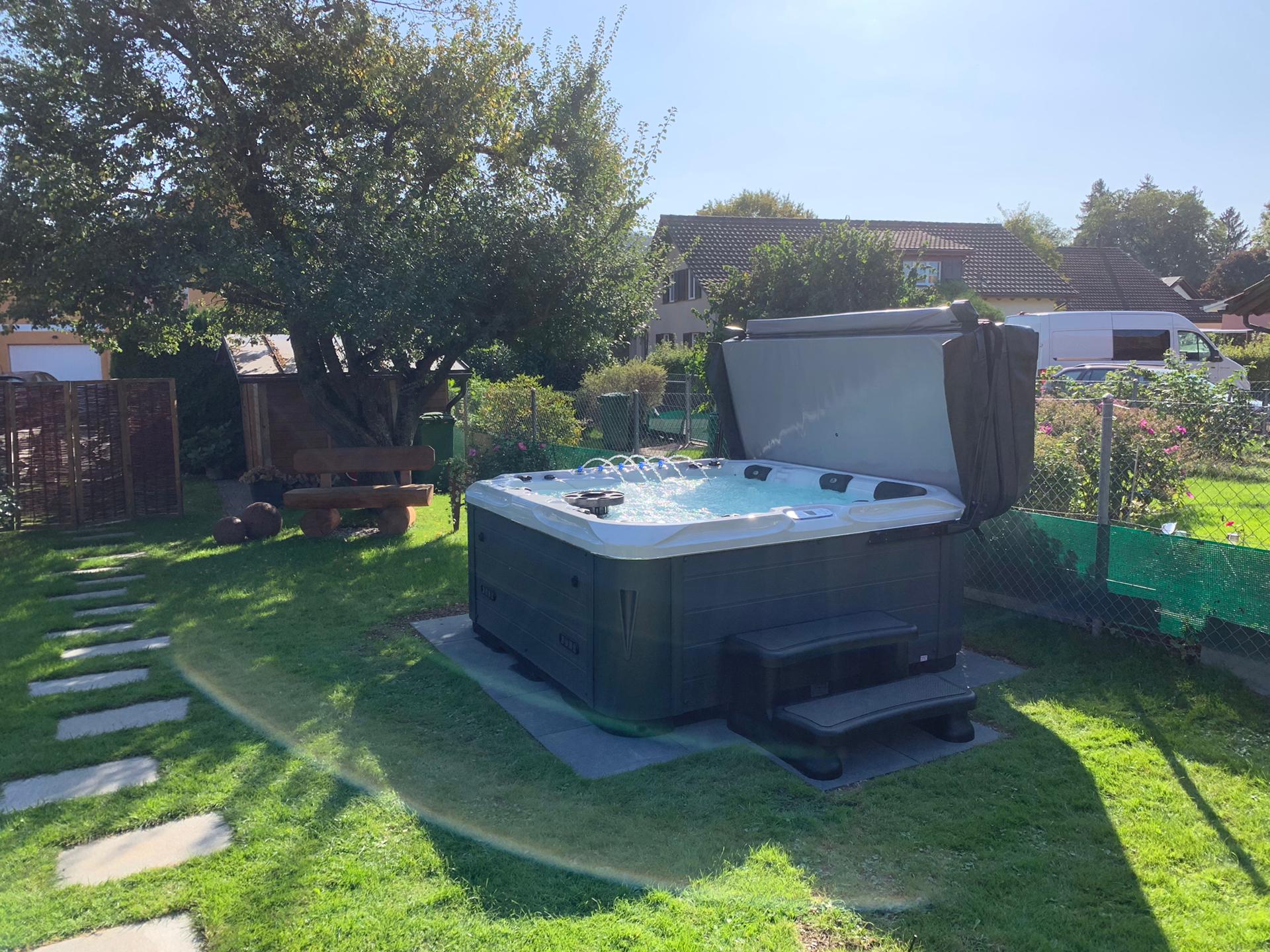 Phoenix 2019 Aargau- Referenz für Whirlpool in Garten