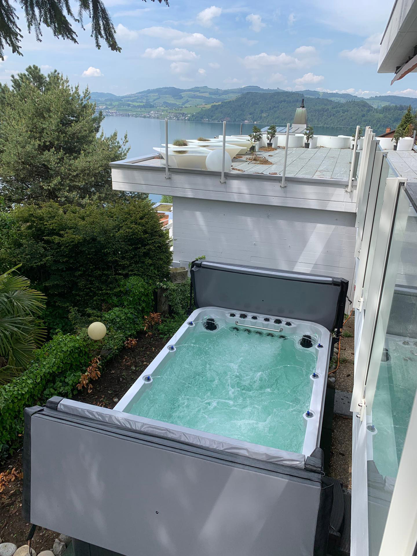 Swim Spa mit Seeblick als Referenzobjekt