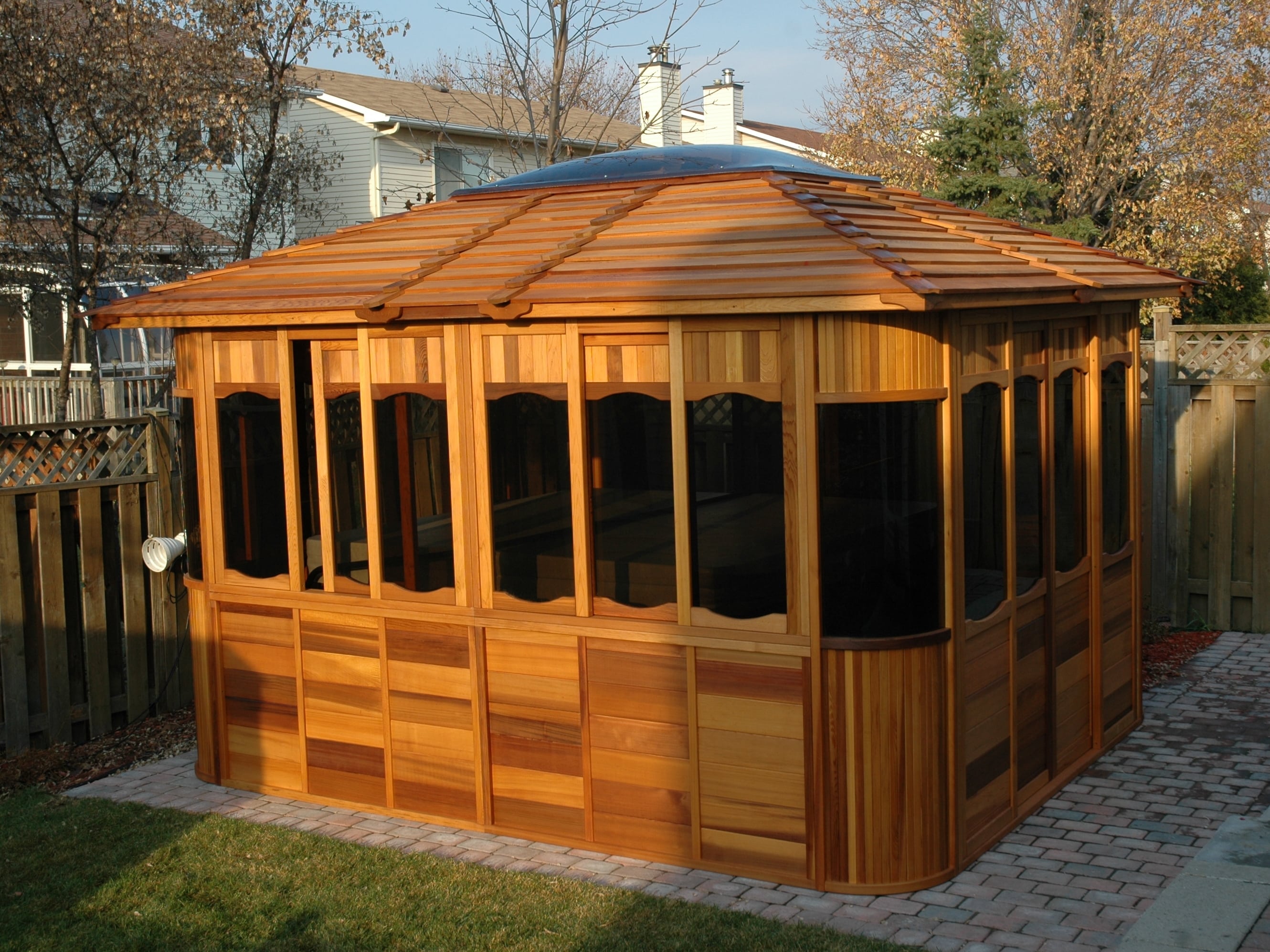 Pavillon Astfreies rotes Zedernholz