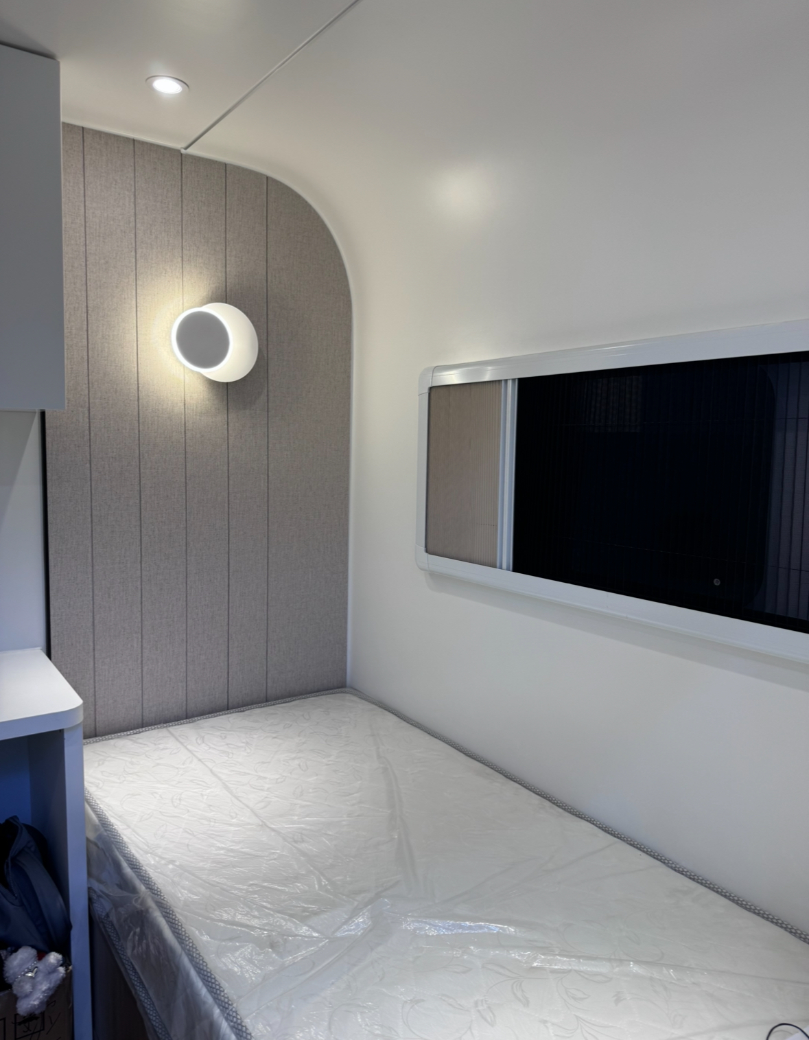 Tiny House Neuheit aus Glasfaser – Platzsparender Wohntraum!