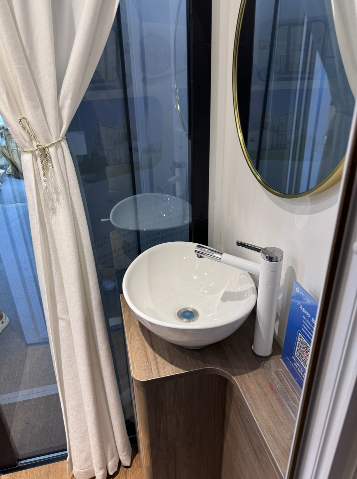 Tiny House Neuheit aus Glasfaser – Platzsparender Wohntraum!