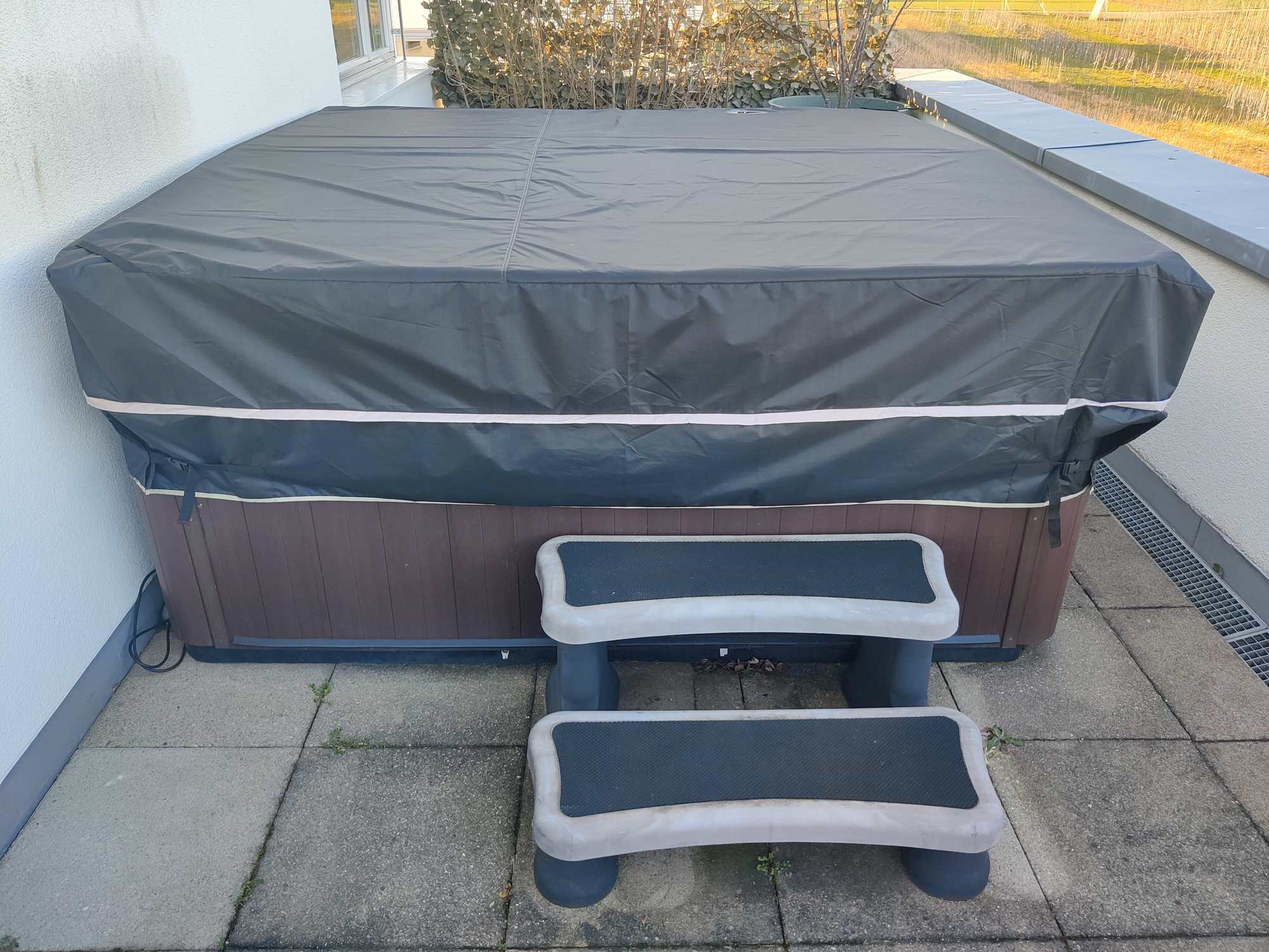 Whirlpool mit 2 Liege- und 2 Sitzplätzen - Occasion ohne Garantie