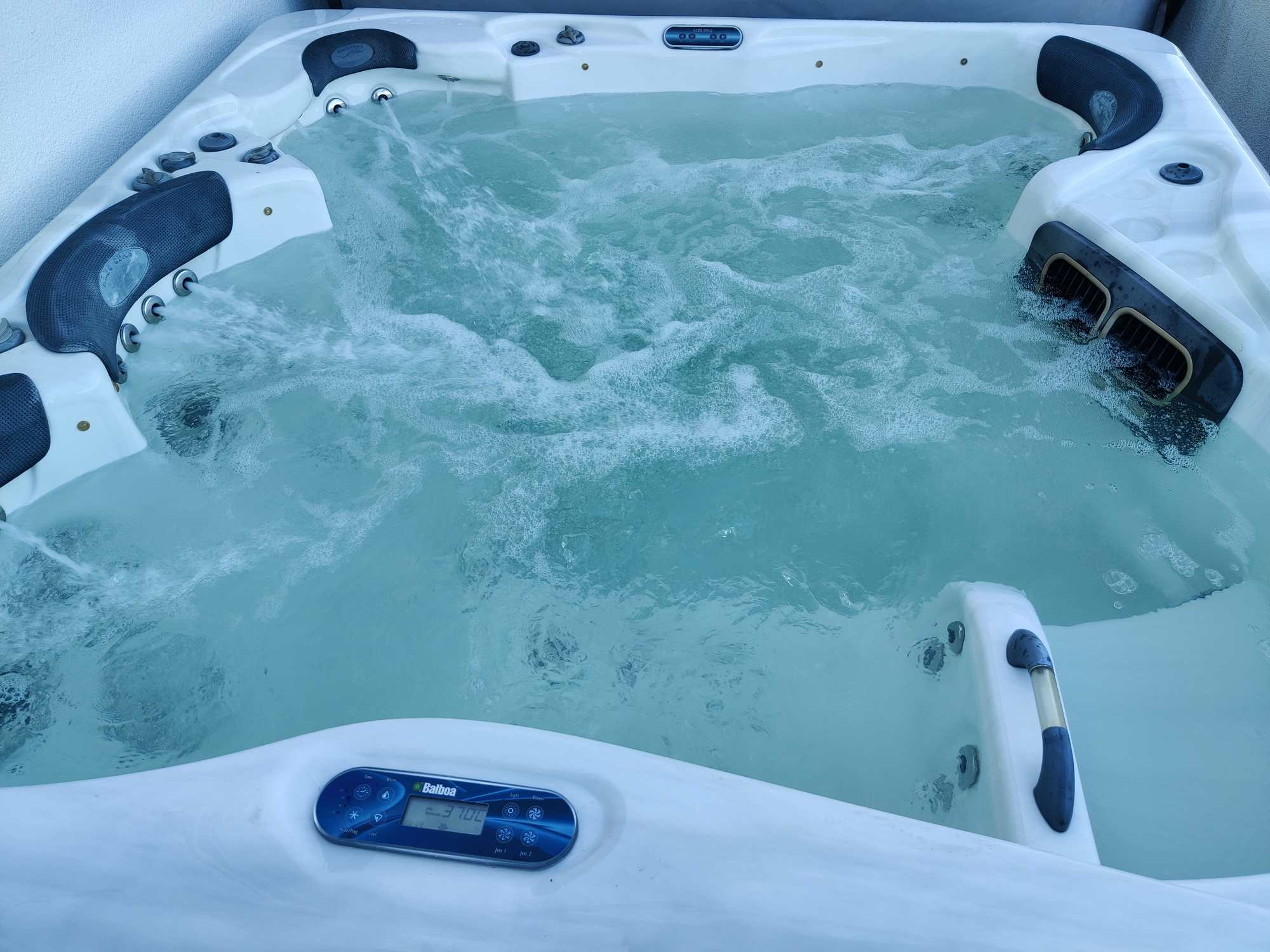 Whirlpool mit 2 Liege- und 2 Sitzplätzen - Occasion ohne Garantie