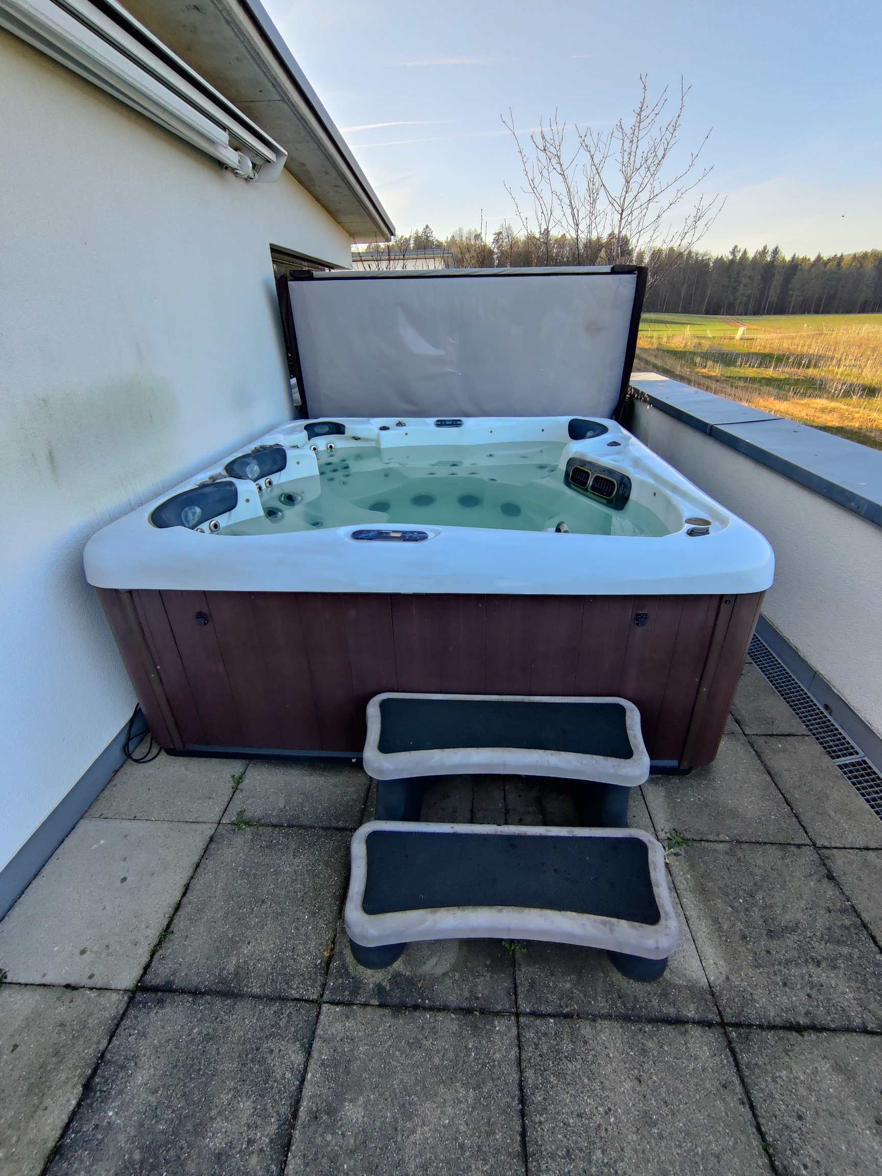 Whirlpool mit 2 Liege- und 2 Sitzplätzen - Occasion ohne Garantie