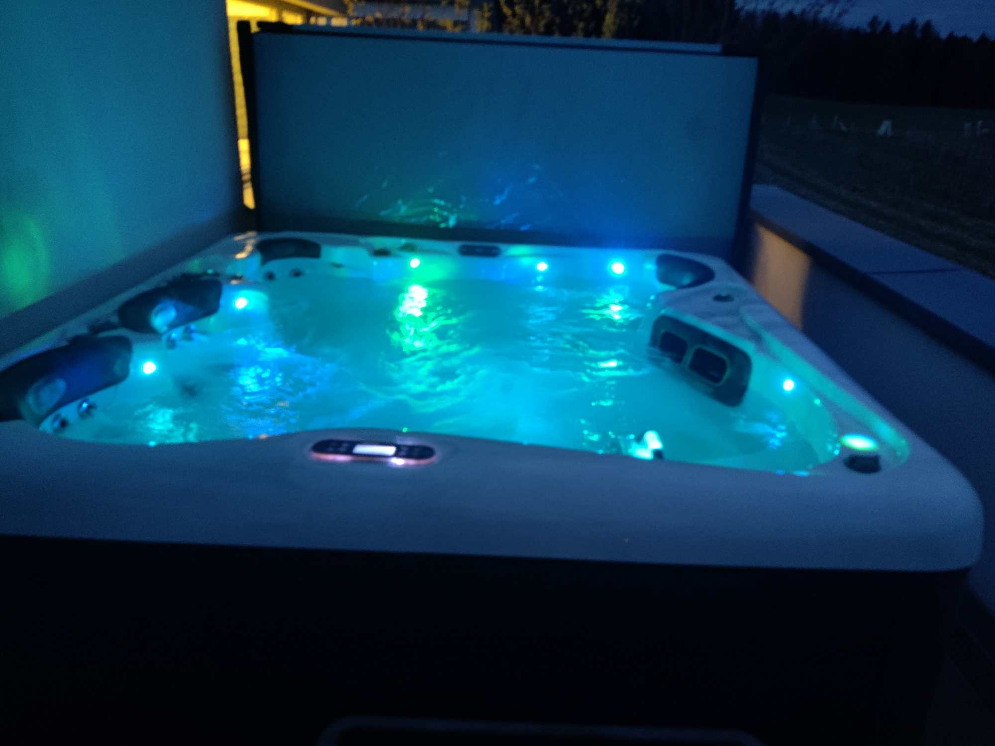 Whirlpool mit 2 Liege- und 2 Sitzplätzen - Occasion ohne Garantie