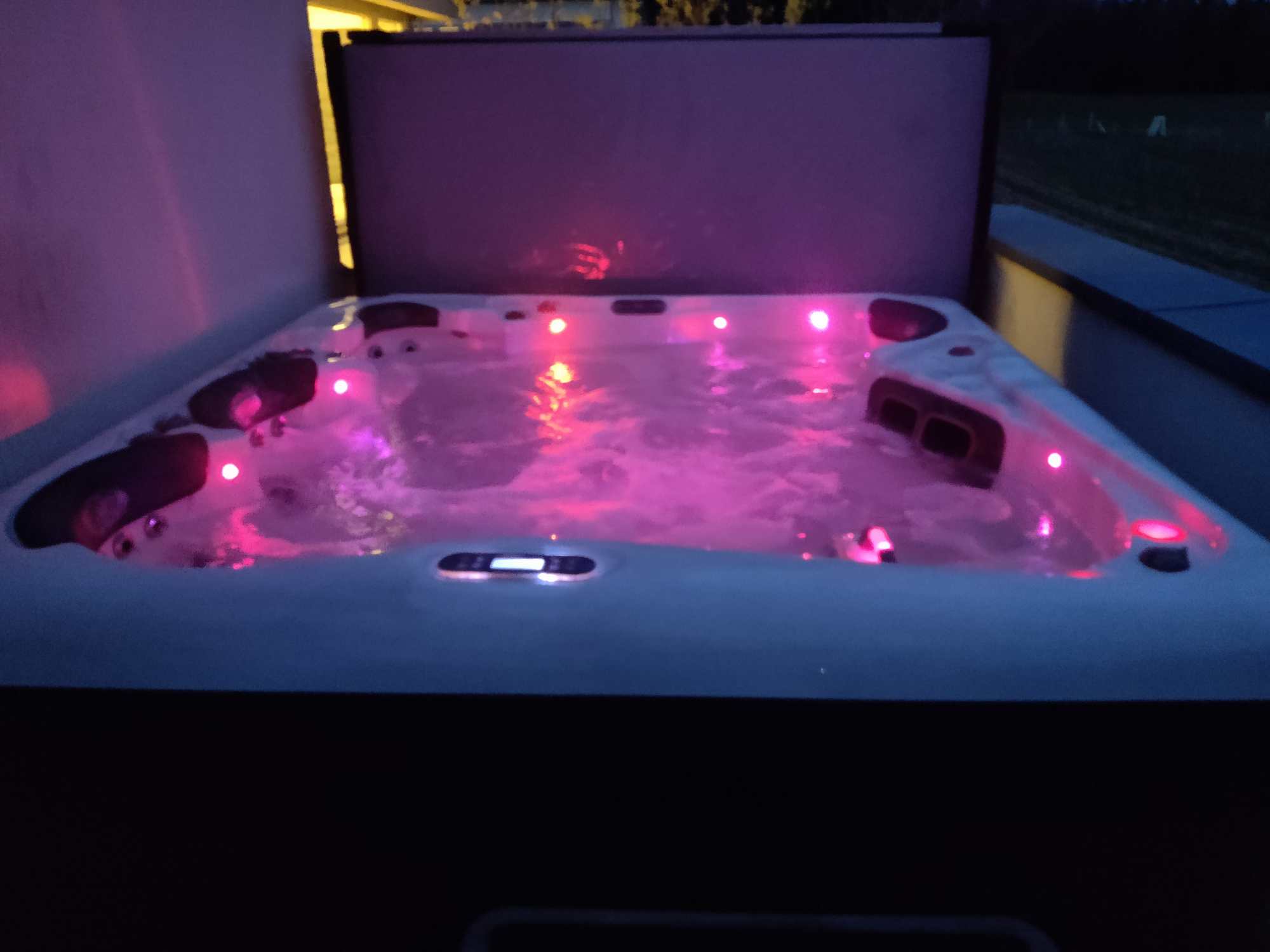 Whirlpool mit 2 Liege- und 2 Sitzplätzen - Occasion ohne Garantie