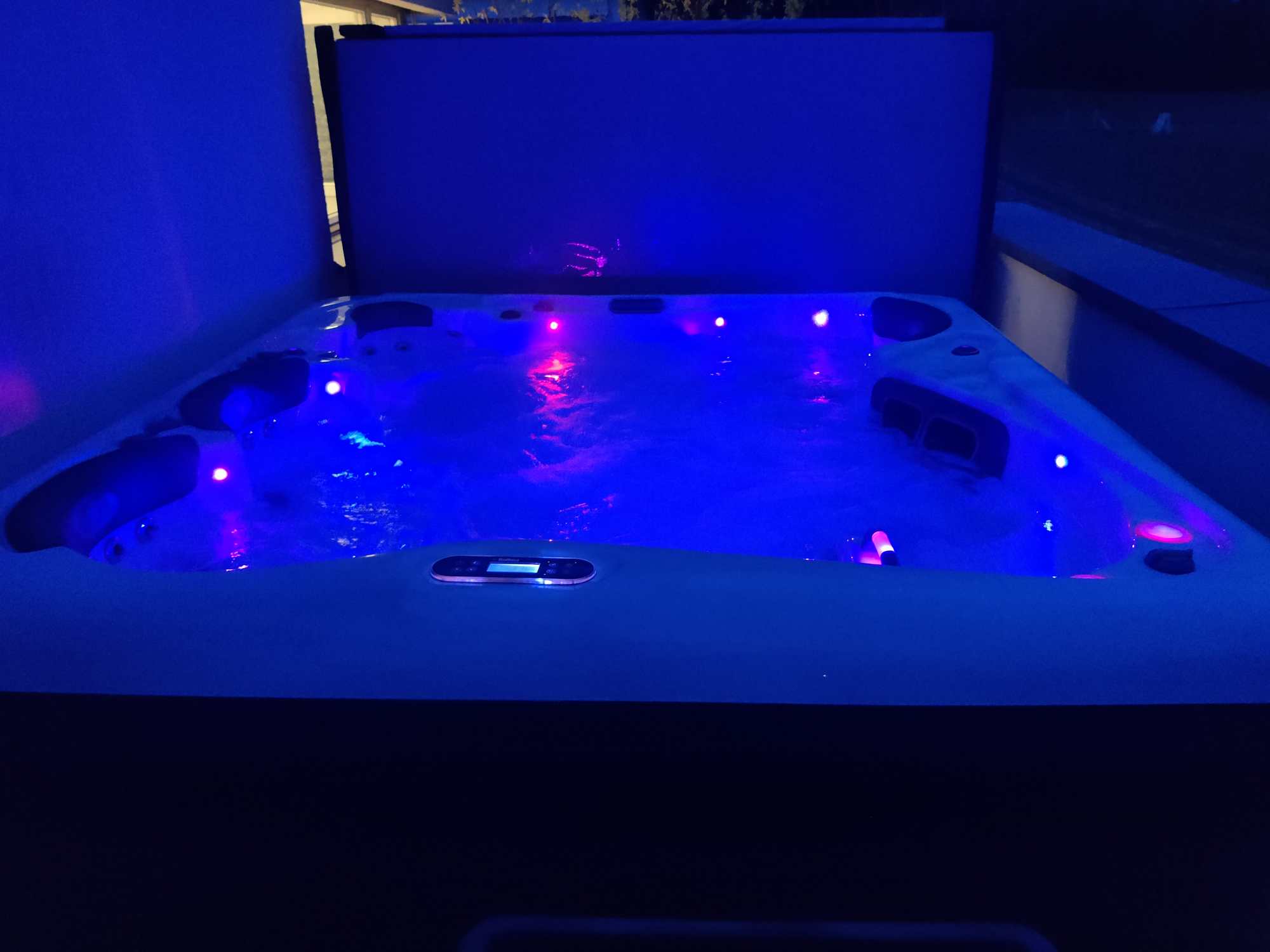Whirlpool mit 2 Liege- und 2 Sitzplätzen - Occasion ohne Garantie