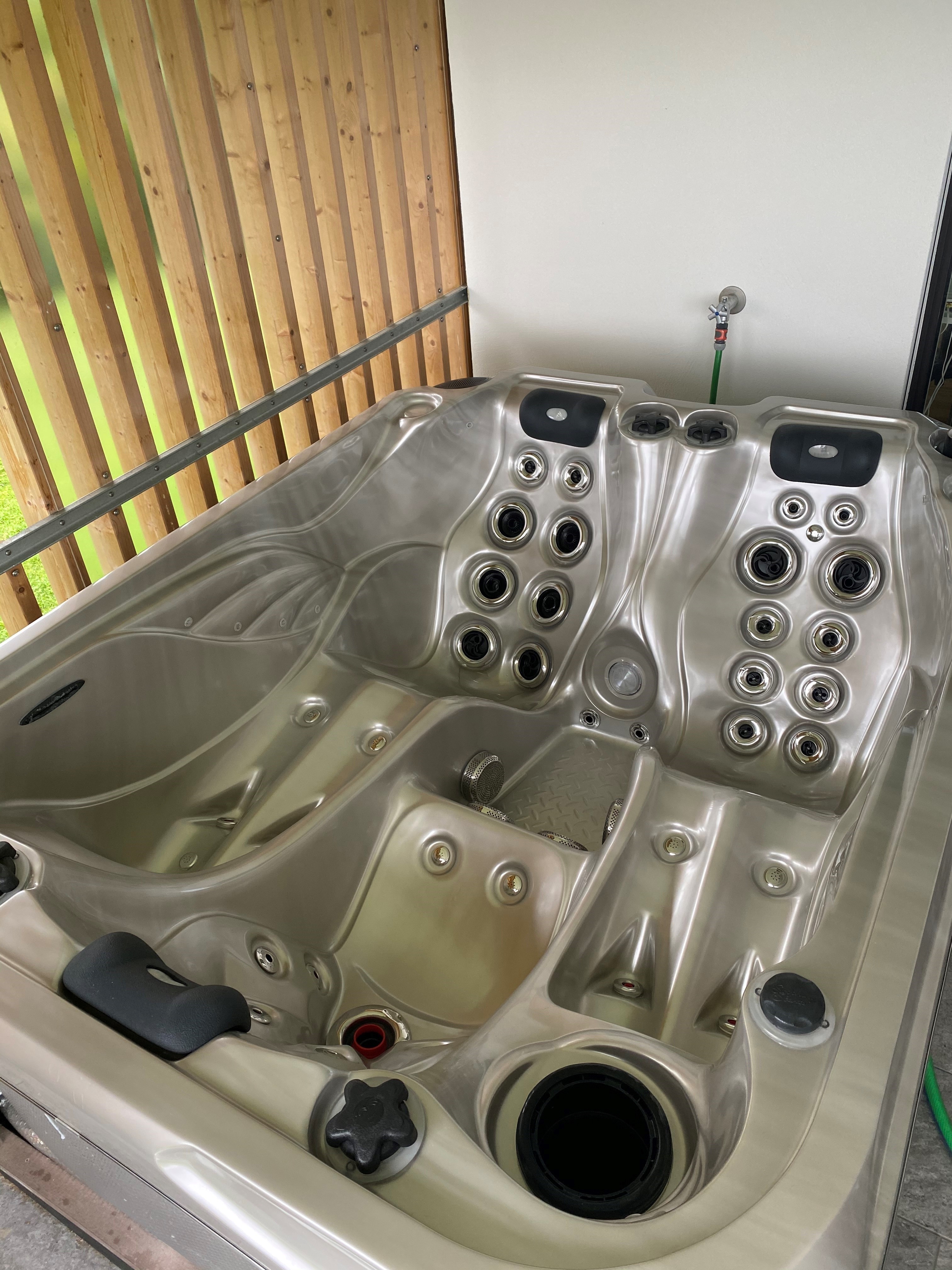 Whirlpool San Francisco – Premium Version