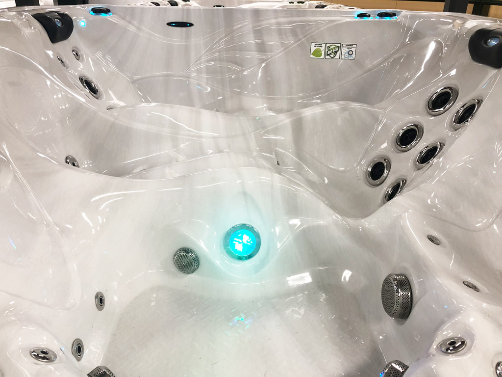 Whirlpool Montreal **Premium Version**