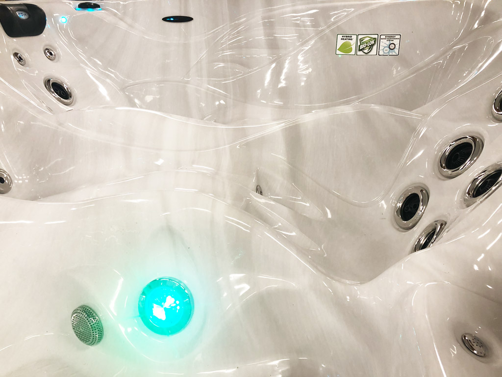 Whirlpool Montreal **Premium Version**