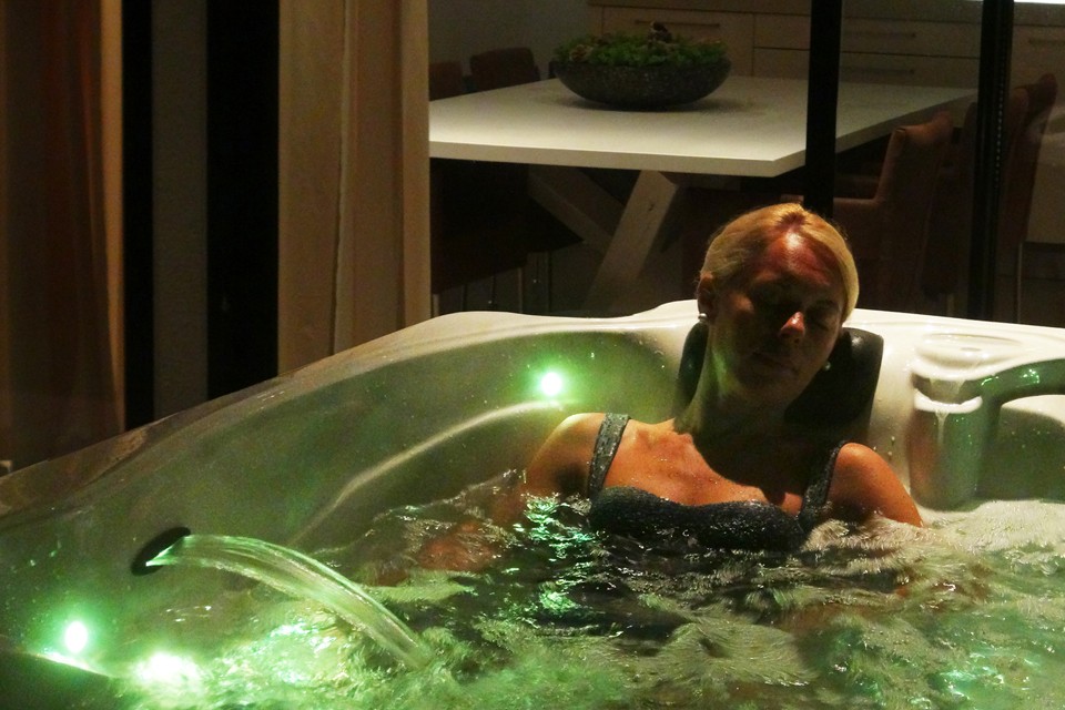 Whirlpool Montreal **Premium Version**