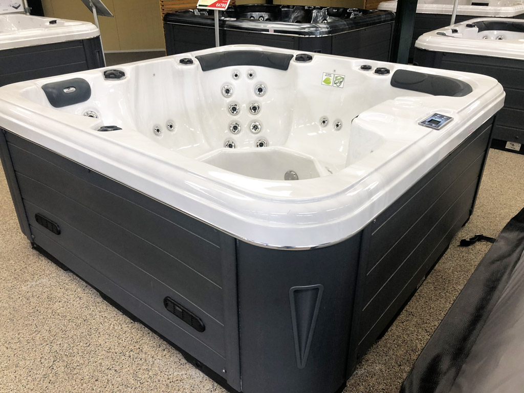 Whirlpool San Jose | 4 Personen | 5 Personen