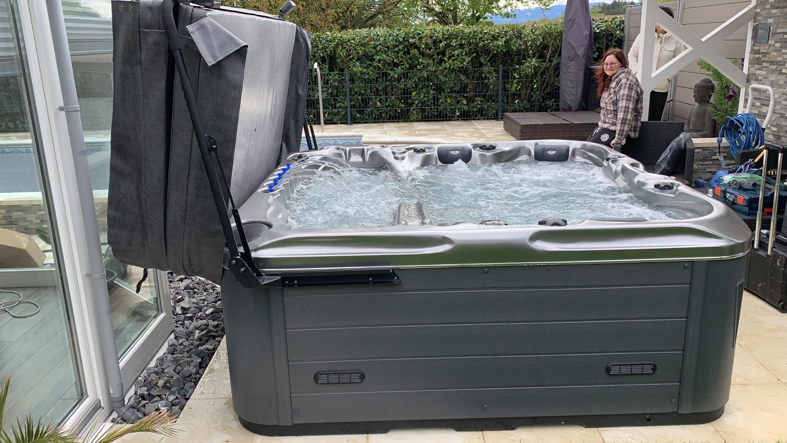 Referenzobjekt Bern: Whirlpool auf Terrasse