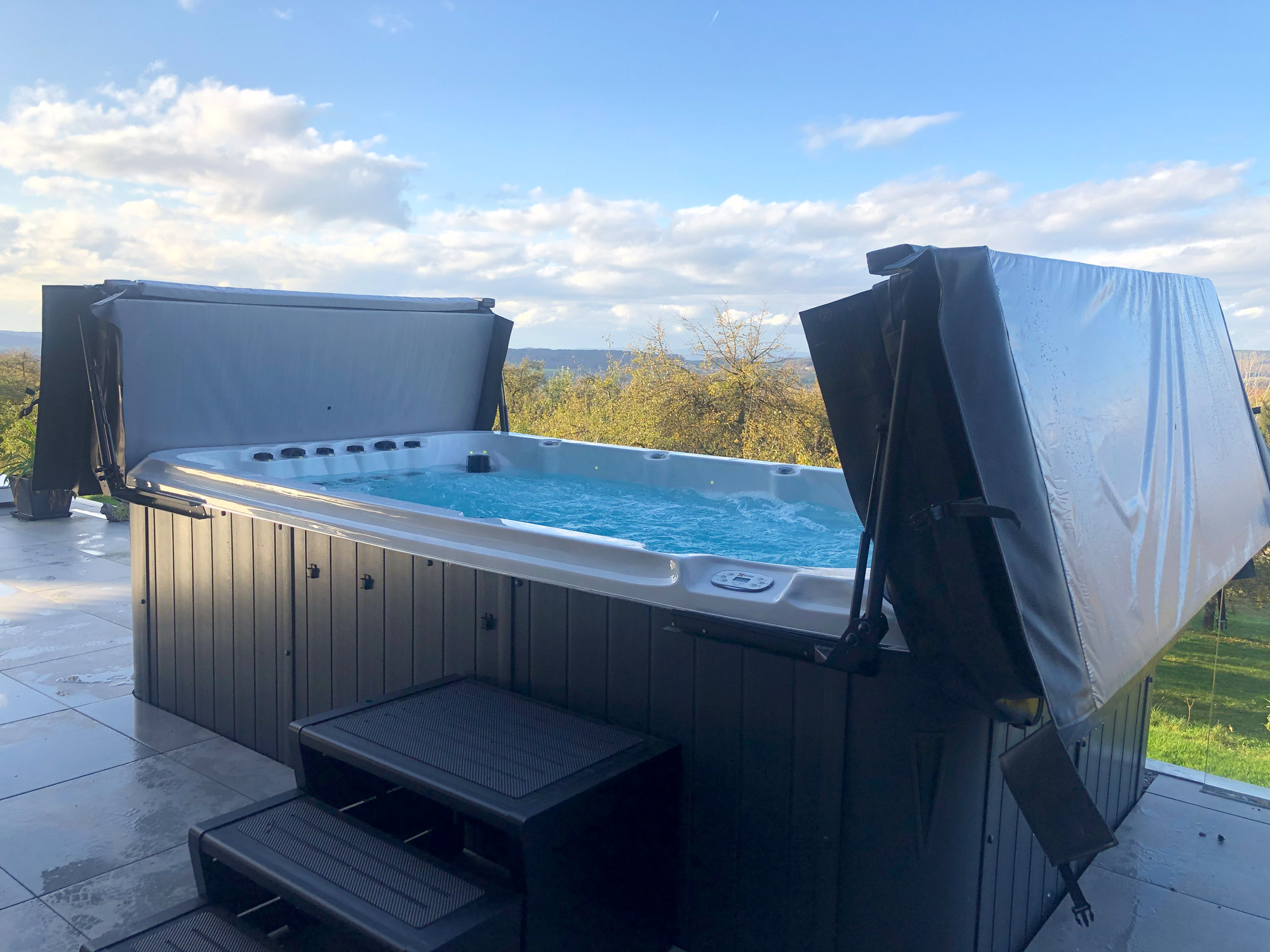 Referenz: Swim Spa vor Horizont in Frauenfeld